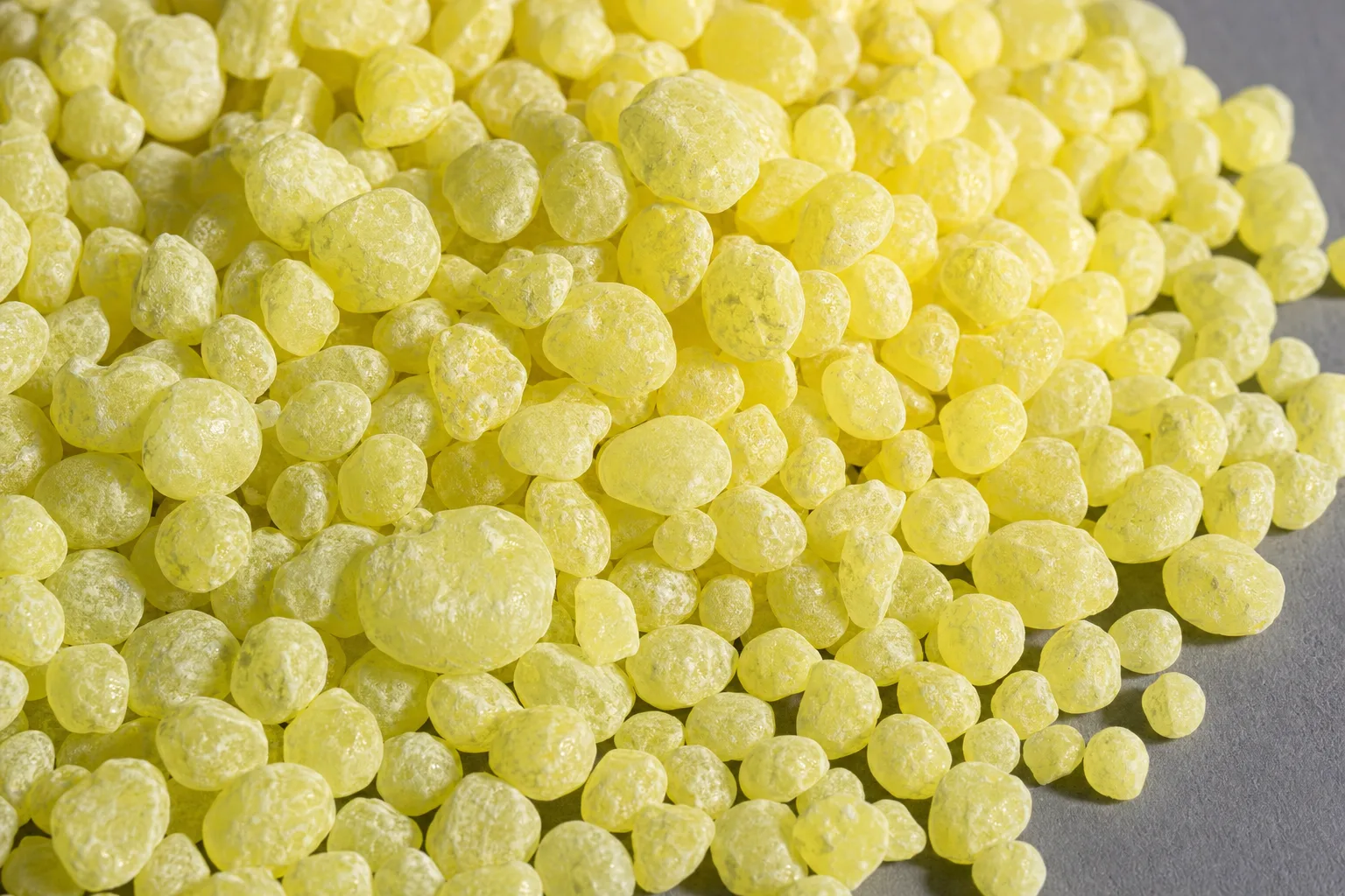 Close-up of sulfur, showing particle size and texture.