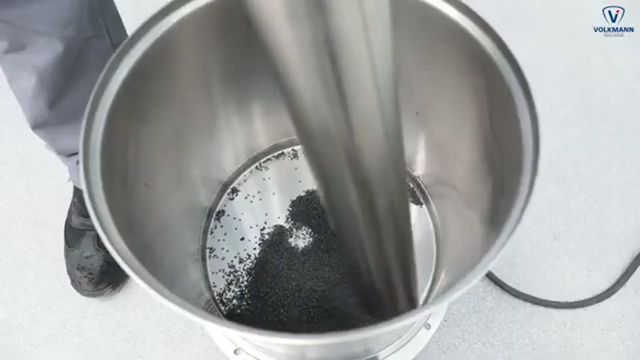 Suction lance for powder feeding video frame